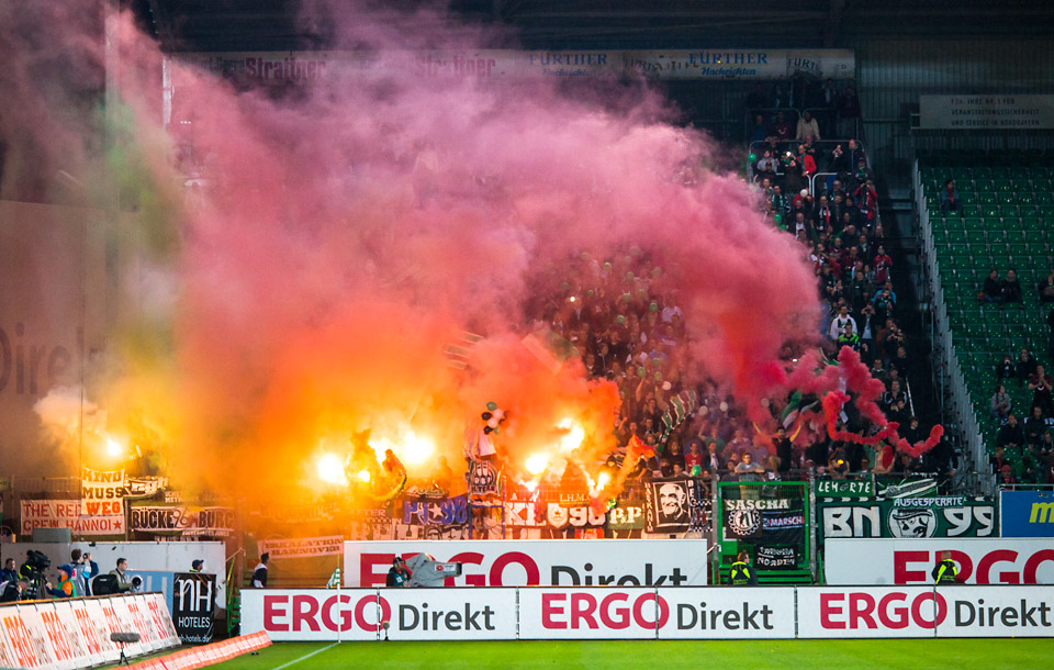 Hannover 96 Pyrotechnik Ultras Fürth Gästeblock